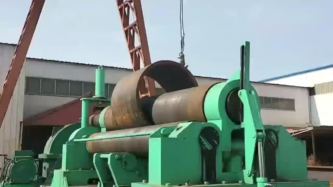 सर्पिल वेल्डेड पाईप आणि खांब म्हणून कर्ल्ड स्टील प्लेट पाईपमध्ये काय फरक आहे?